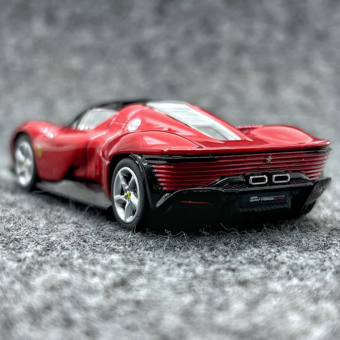 Official Bburago Ferrari Daytona SP3  - 1 : 64 Diecast Scale Model