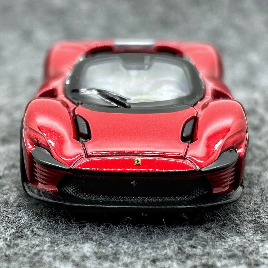 Official Bburago Ferrari Daytona SP3  - 1 : 64 Diecast Scale Model