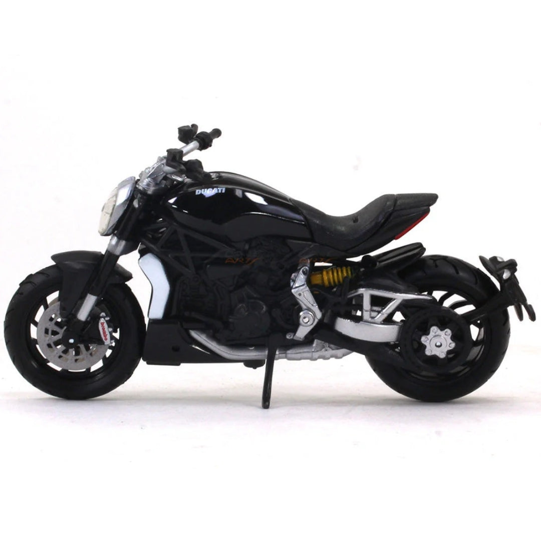 Bburago - 1 : 18 Diecast Scale Model -  Official Licensed Product - Ducati XDiavel S (Black)