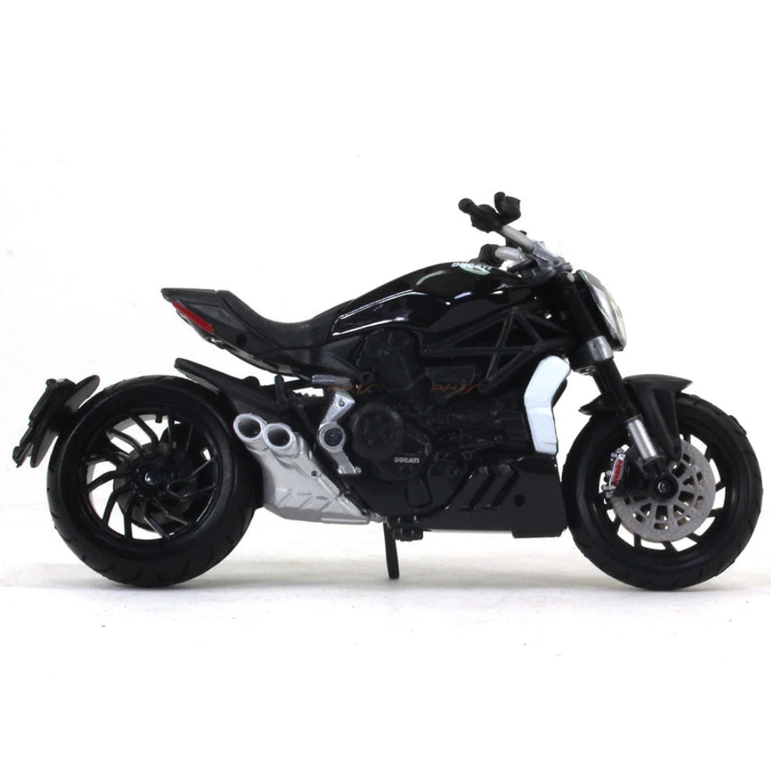 Bburago - 1 : 18 Diecast Scale Model -  Official Licensed Product - Ducati XDiavel S (Black)