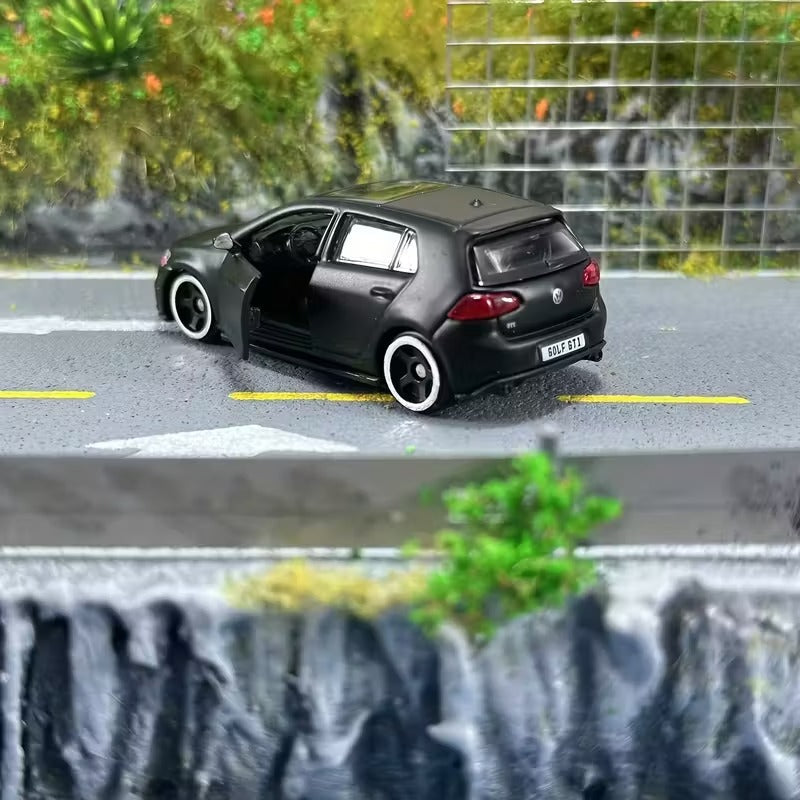 Official Bburago Volkswagen Golf GTI  (2017) - 1 : 64 Diecast Scale Model