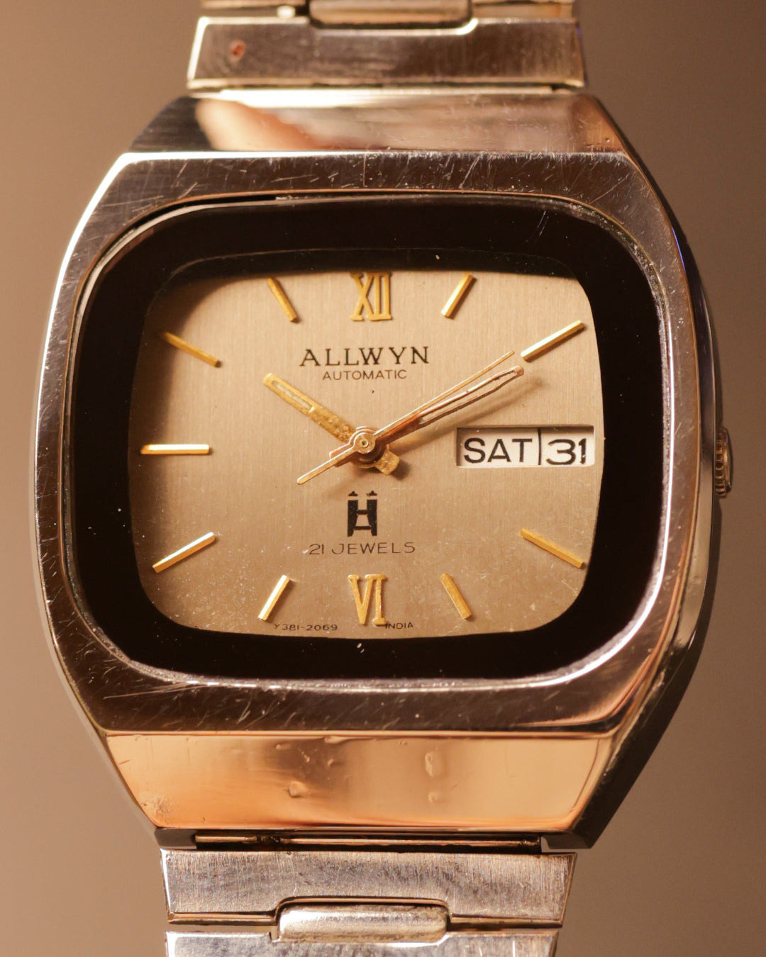 Allwyn Automatic Day-Date | Y381-2069 (21 Jewels)