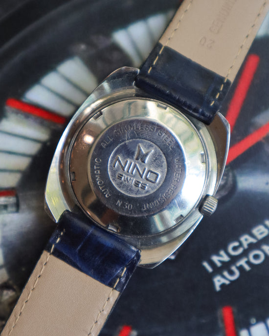 邦楽 nino This vintage Nino Swiss automatic stands out with its green fumé