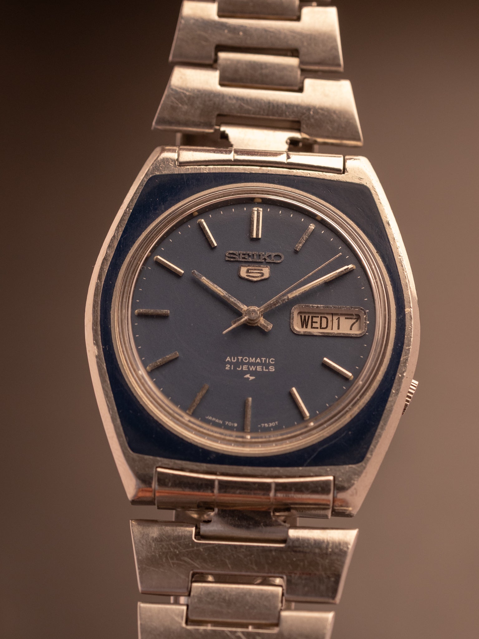 Seiko 5 Tonneau (Ref. 7019-7380) (37mm; Manual) – The Revolver Club