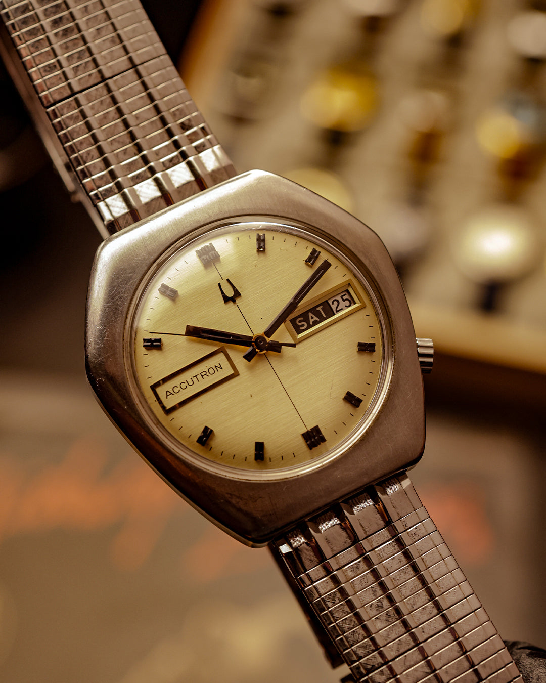 BULOVA ACCUTRON 不動品C85106アンティーク腕時計ジャンク Buy Vintage Watch Seiko Quartz - [28x30mm] | The Revolver Club