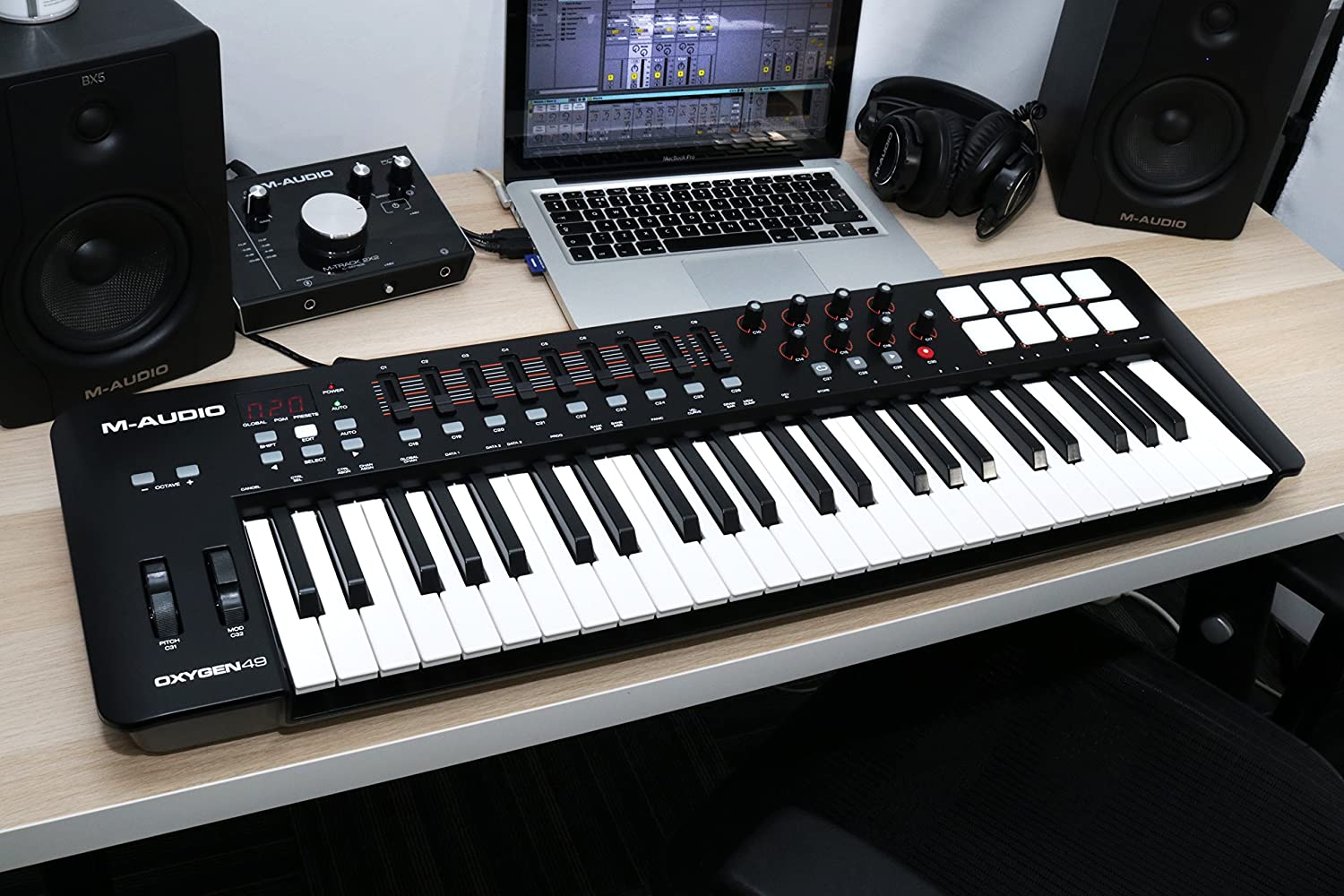 Midi Keyboard: M-Audio Oxygen 49