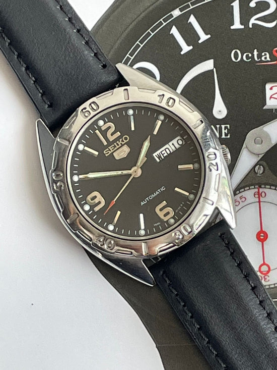 Buy Vintage Watch - Seiko 5 - 7S 26 (April 1983) | The Revolver Club